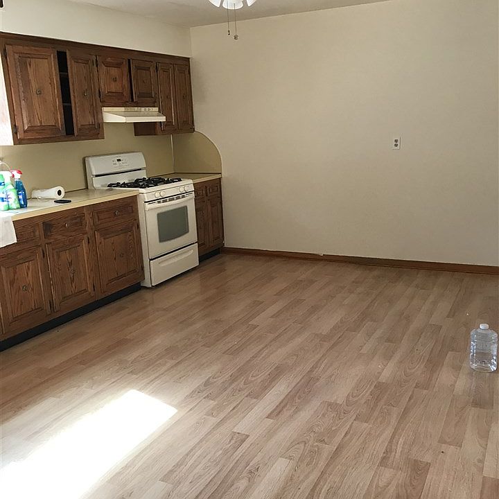 2nd image of 7 Linden St #2