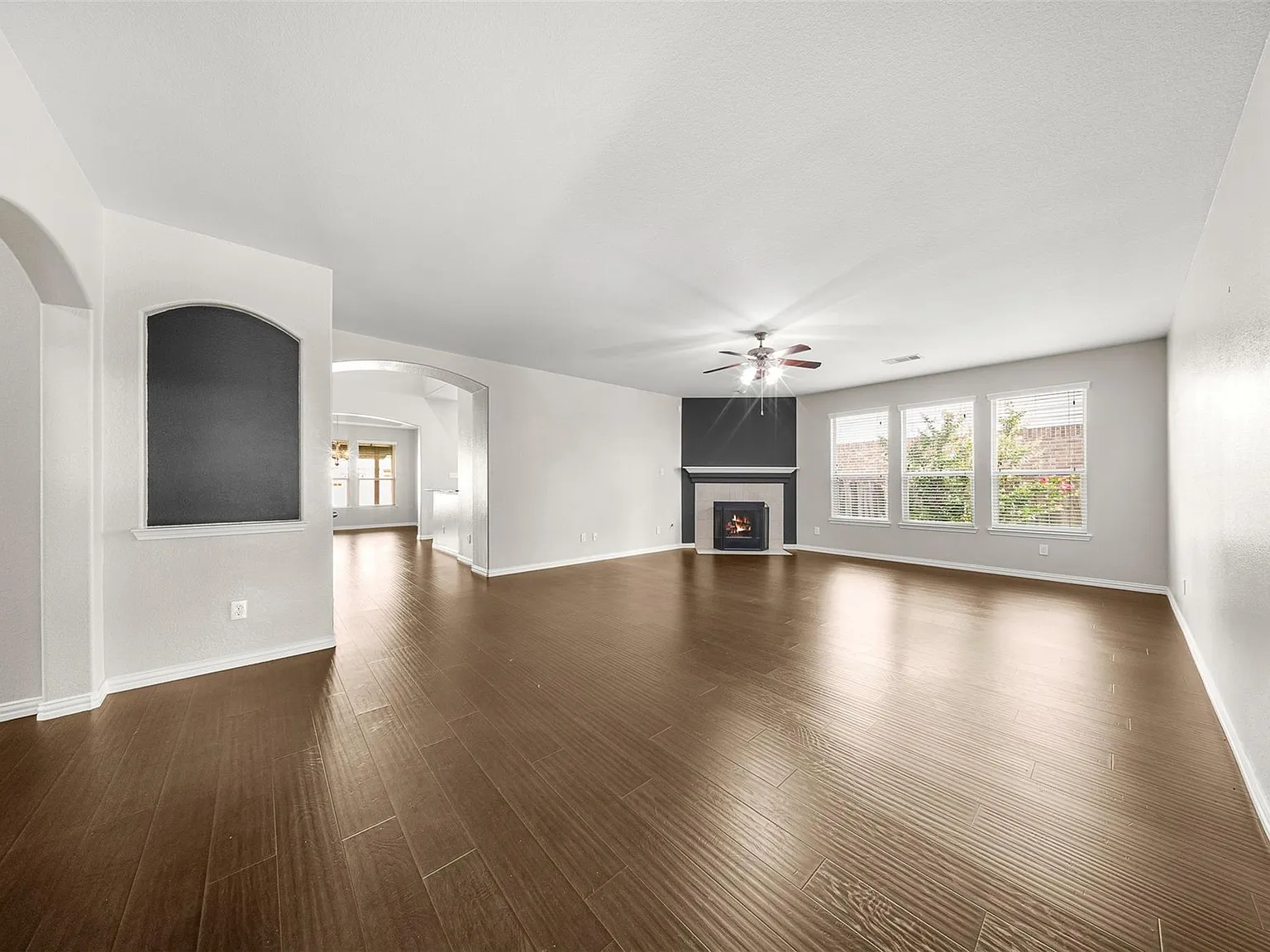 4 bed, 2.0 bath, 3006 sqft, $2,700 — Photo 4