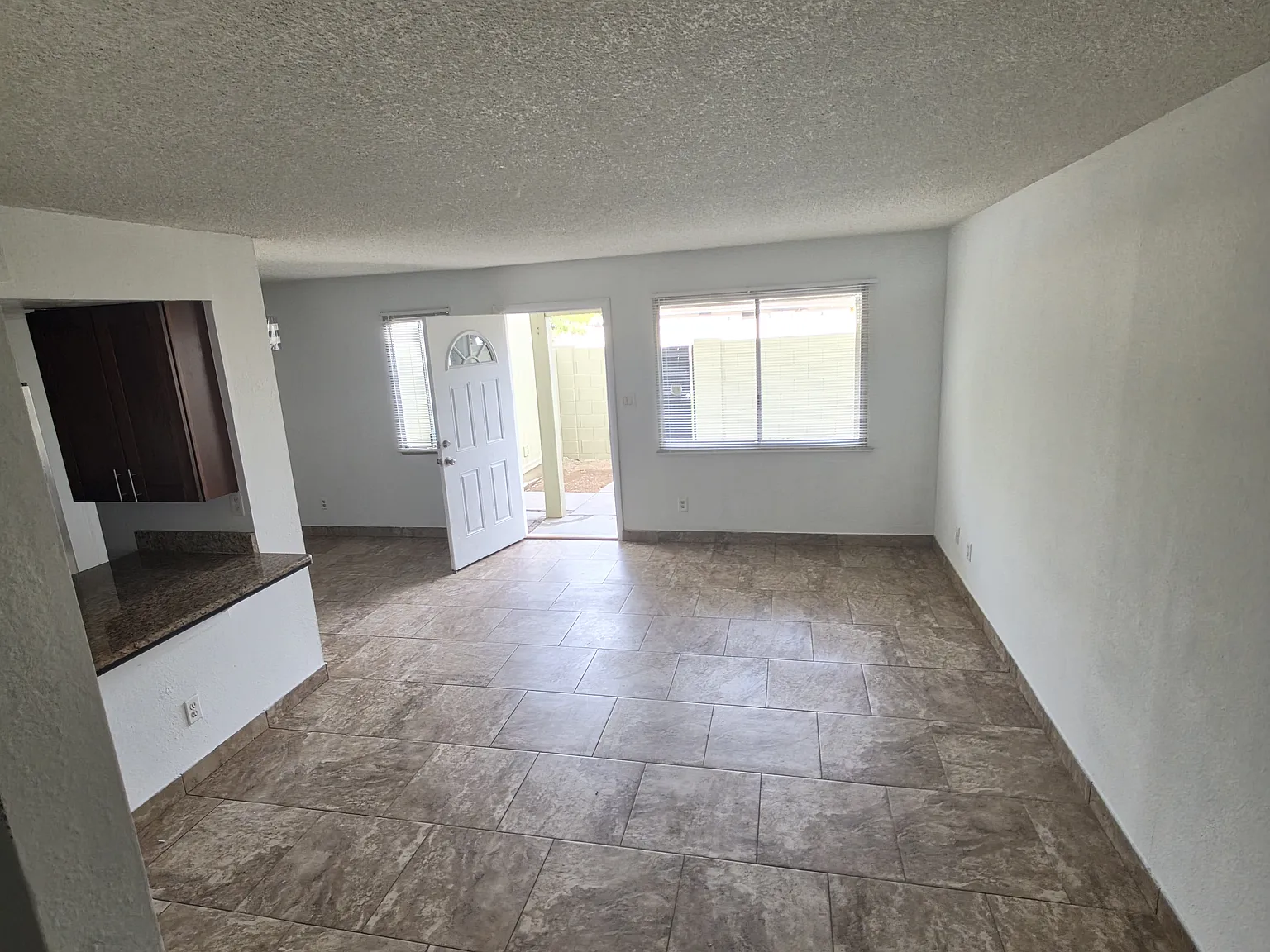 2 bed, 792 sqft, $1,400 — Photo 4