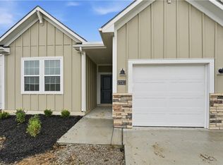 12405 S Acacia Dr, Lees Summit, MO 64086