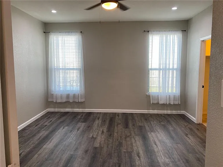 712 Estes Park — Photo 16