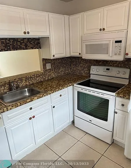 5021 W Oakland Park Blvd #105 — Photo 4