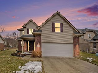 24697 Pembrooke Dr, Southfield, MI 48033