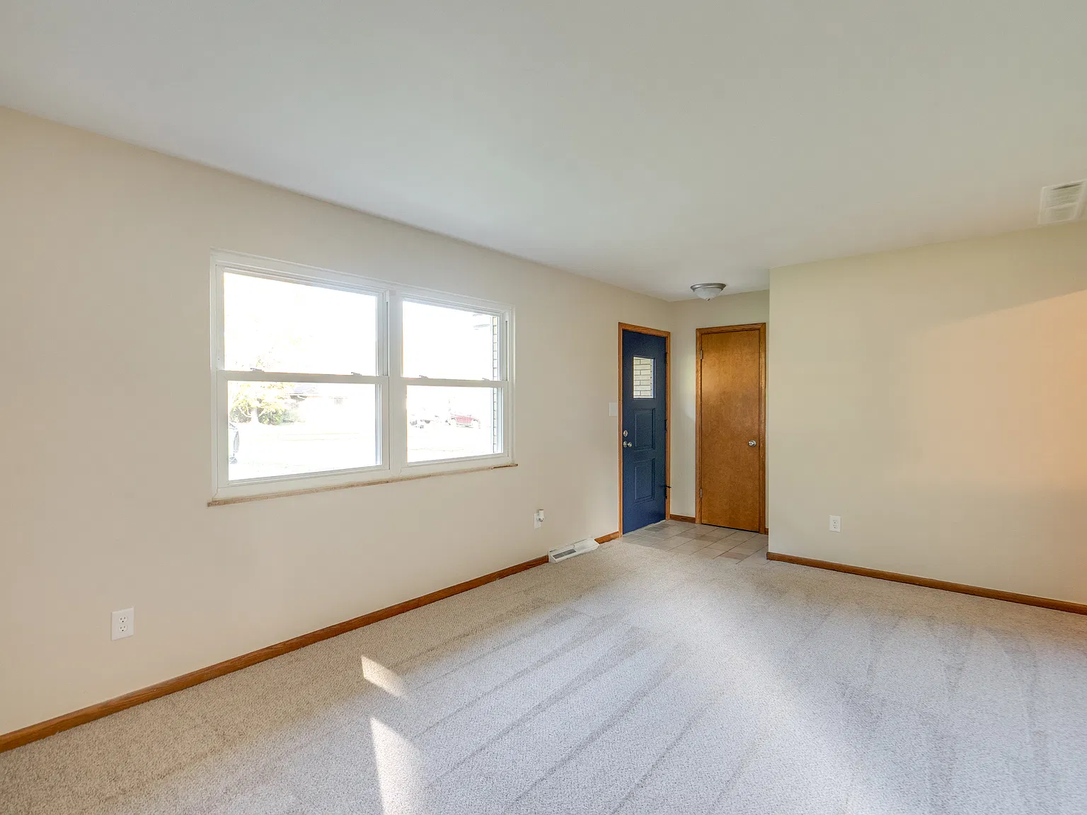 2 bed, 950 sqft, $1,450 — Photo 3