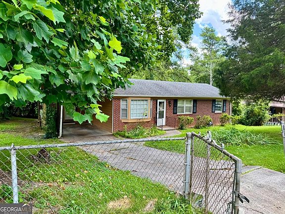 2nd image of 728 Rosalyn Dr