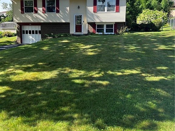3rd image of 111 W Crestridge Dr