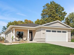 1019 2nd Ave NE, Waverly, IA 50677