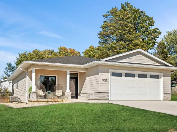 1019 2nd Ave NE, Waverly, IA 50677