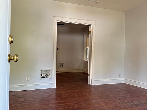 Front door entry into this first floor 1 bedroom apartment.