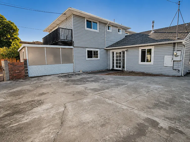 2132 Forbes Ave — Photo 2