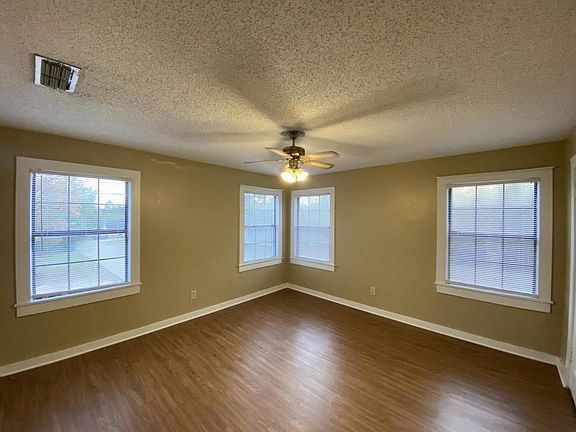 5th image of 203 Kilgore Dr