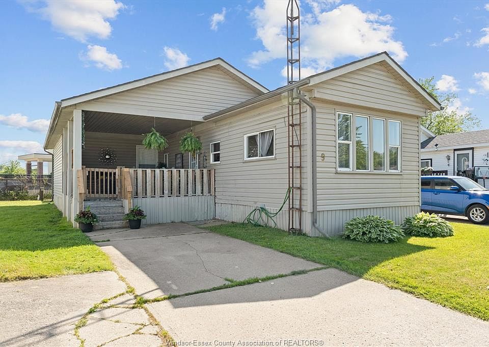 1st image of 9 Parkside Dr