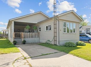 9 Parkside Dr, Essex, ON N0R 1J0