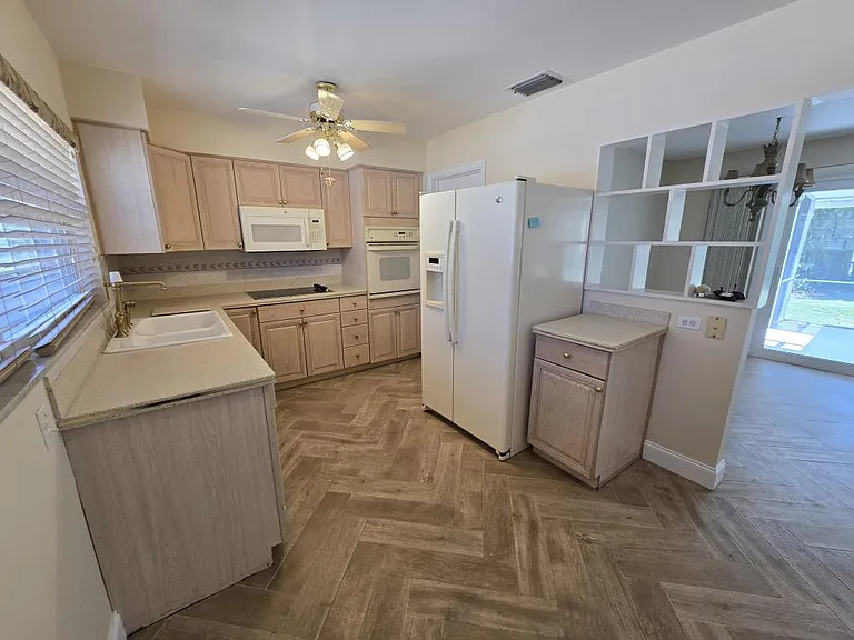 2887 Bel Forest Dr — Photo 17