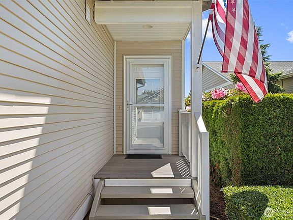 4th image of 1190 Decatur Circle
