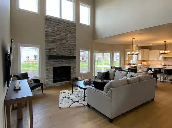 2860 McLeod Dr E, West Fargo, ND 58078