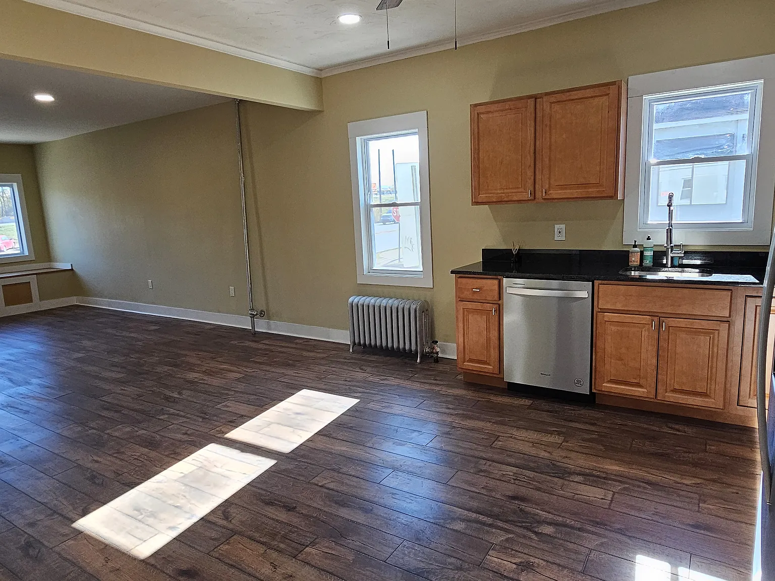 2 bed, 1029 sqft, $1,900 — Photo 1