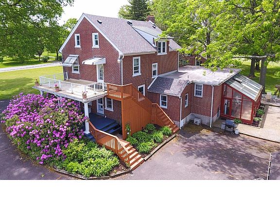 3rd image of 151 Telford Pike