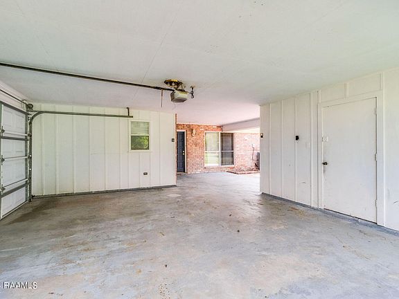 4th image of 210 Estate Dr