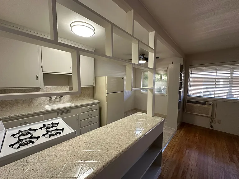 2508 L Street Classic Midtown Living — Photo 23