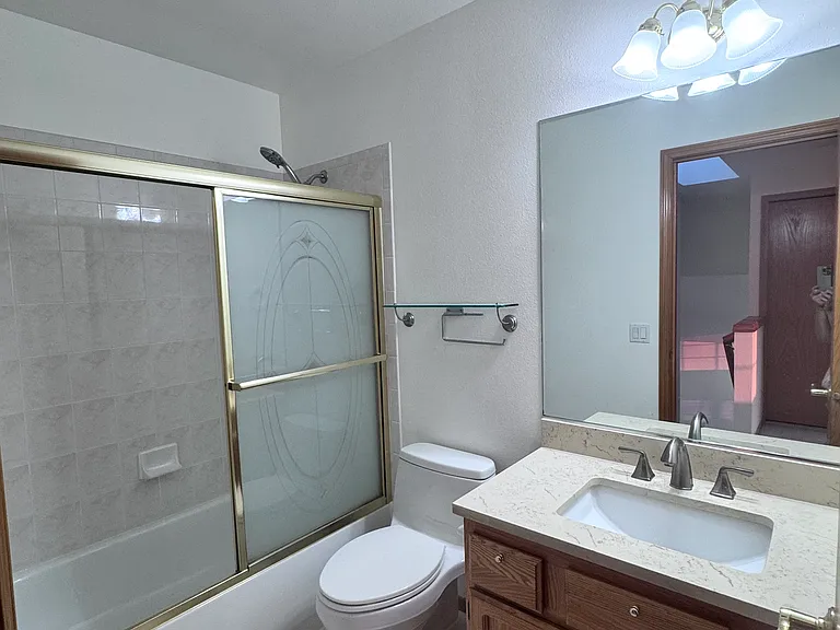 4631 NE 7th Pl — Photo 22