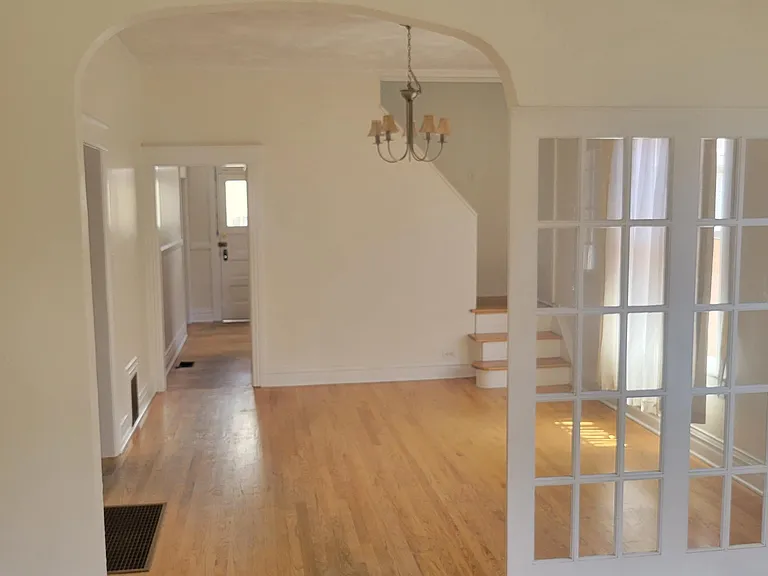 1060 S Emerson St — Photo 3