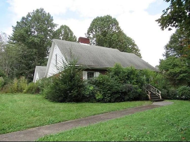 2 bed, 900 sqft, $900 — Photo 2