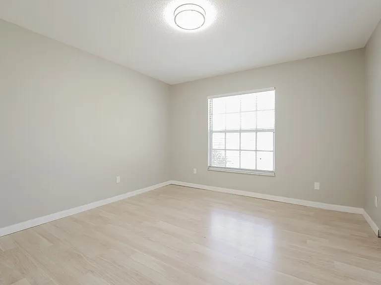 916 Alsace Dr — Photo 14