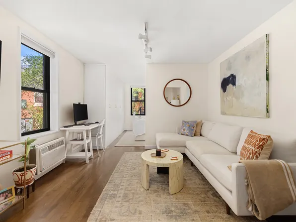 100 Bank Street image 1 of 7