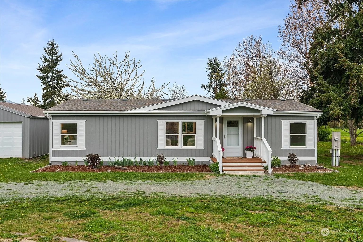 951 Heath Road photo 1