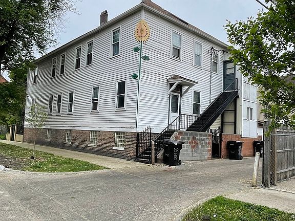 5th image of 2400 S Whipple St