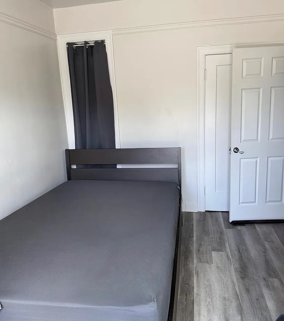 Unit Photo - 1810 Euclid Ave #6