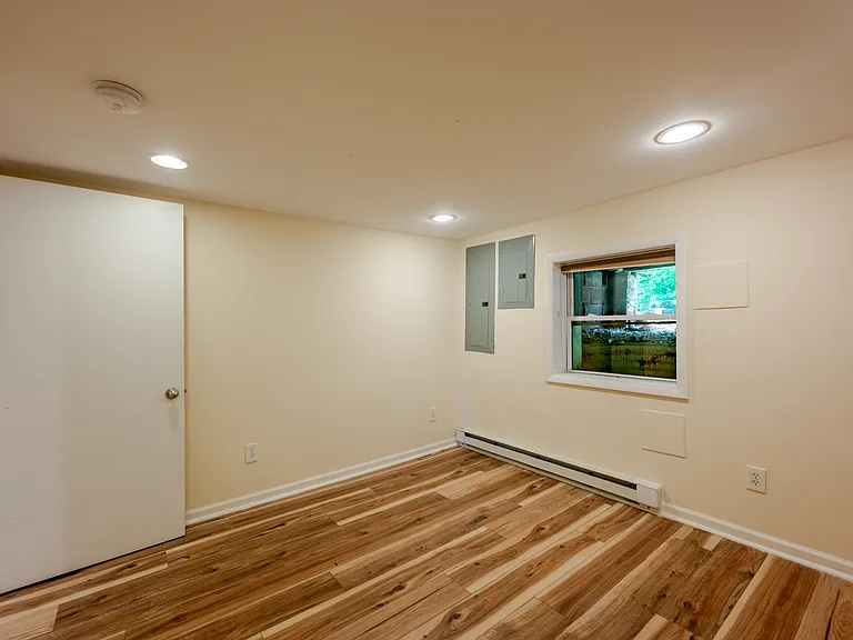 1234 E St NE — Photo 9