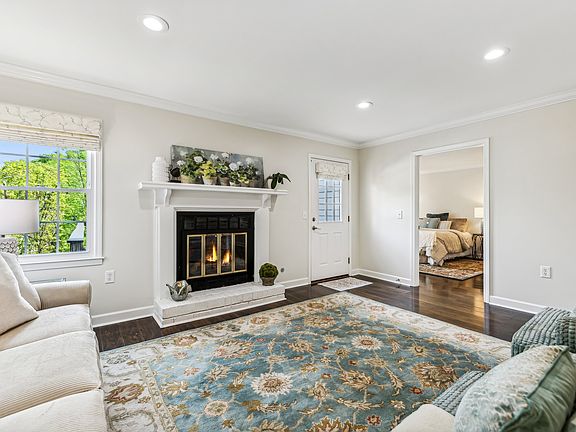 2nd image of 400 Siena Dr