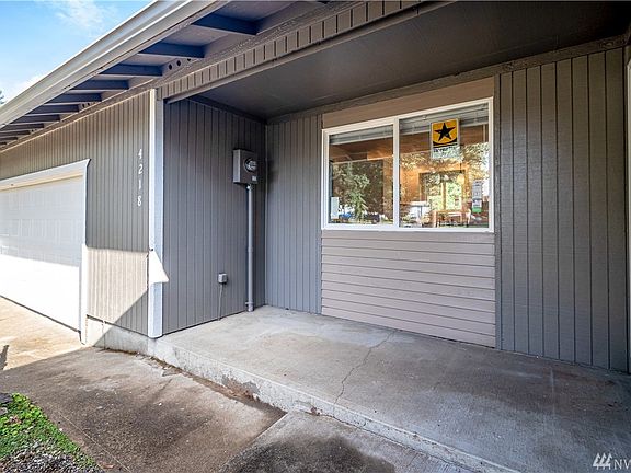3rd image of 4218 Hornet Dr NE