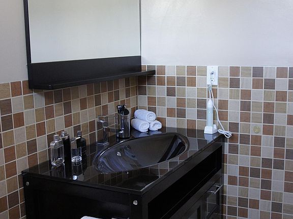 4th image of 18433 Hatteras St Unit 406