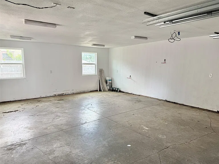 1401 W 7th St — Photo 23
