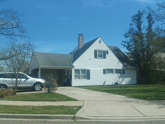 3rd image of 10 Tarry Ln
