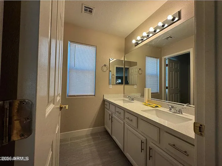 1470 W Armstrong Way — Photo 31