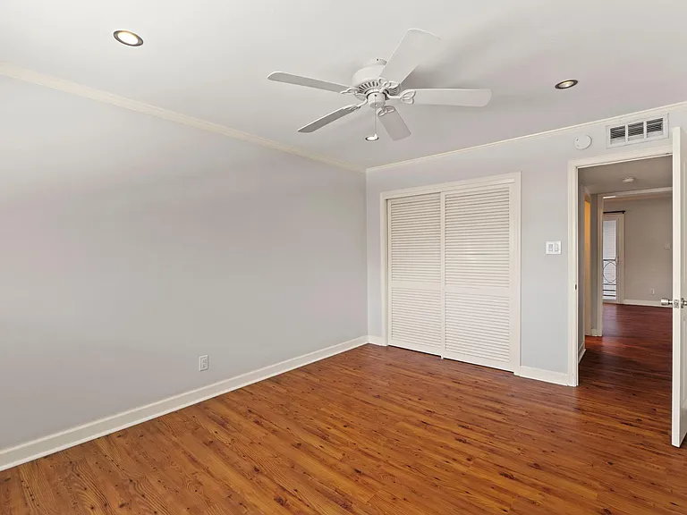 1210 Windsor Rd #220 — Photo 15