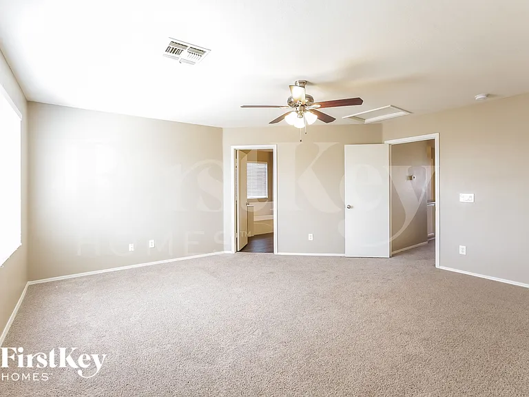 11009 W Frier Dr — Photo 10