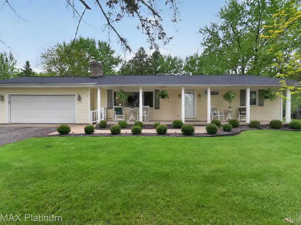 139 Edgemont Dr, Howell, MI 48855