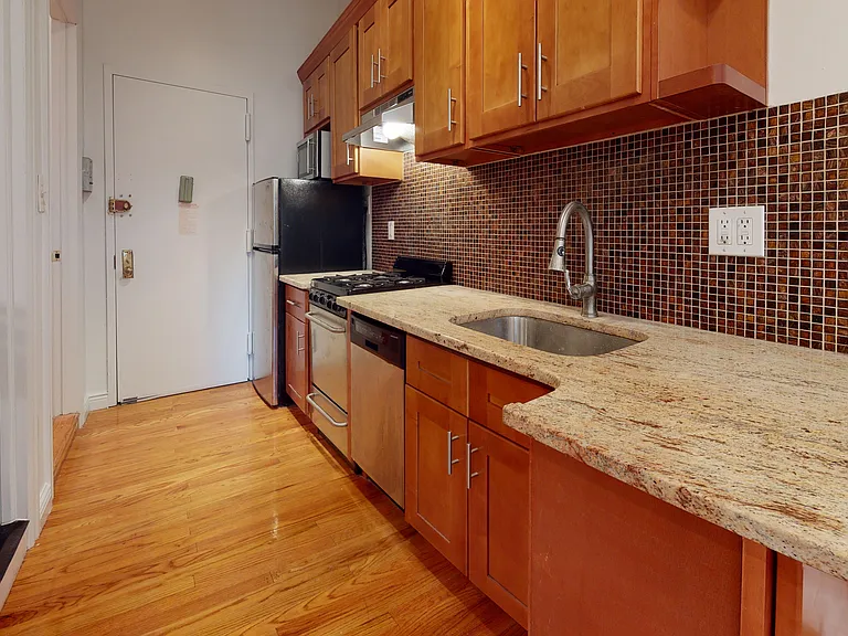 545 E 12th St #3D — Photo 3