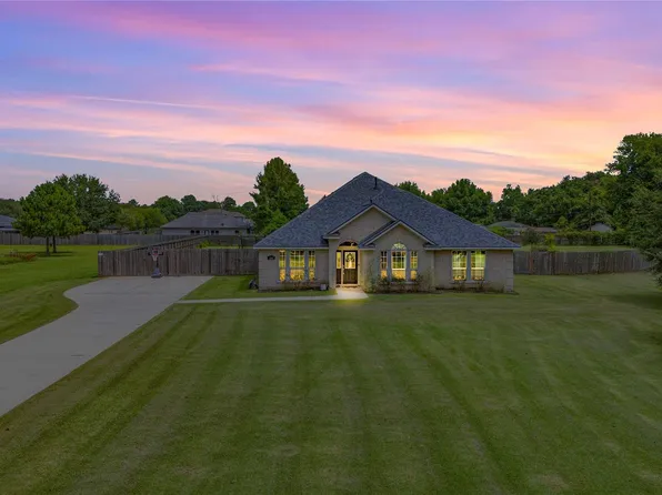 1001 Oak St, Anahuac, TX 77514