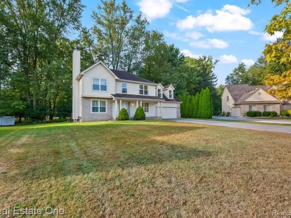30947 Kenwood Ct, Livonia, MI 48152