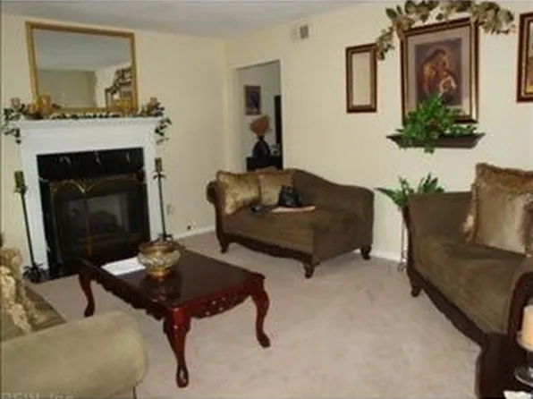 24 Wendell Dr, Hampton, VA 23666