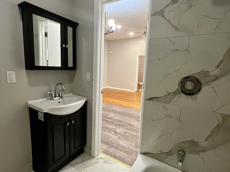 1839 W Cermak Rd #3R — Photo 12