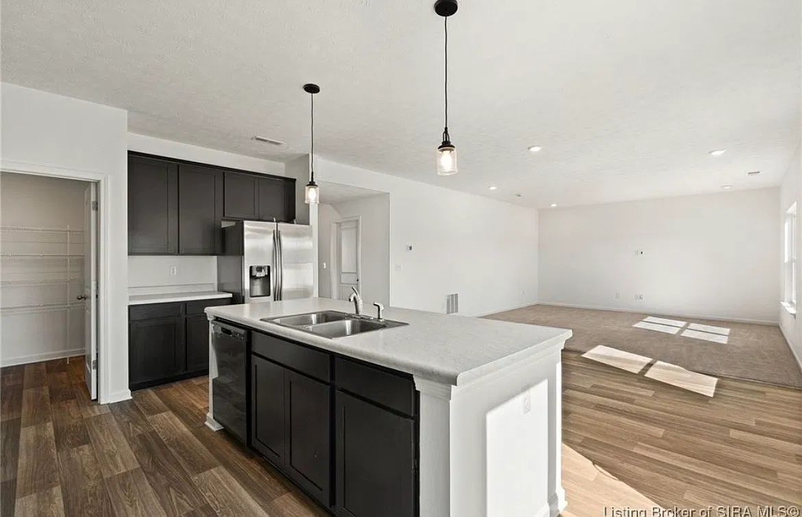 7002 Creekside Ct — Photo 3