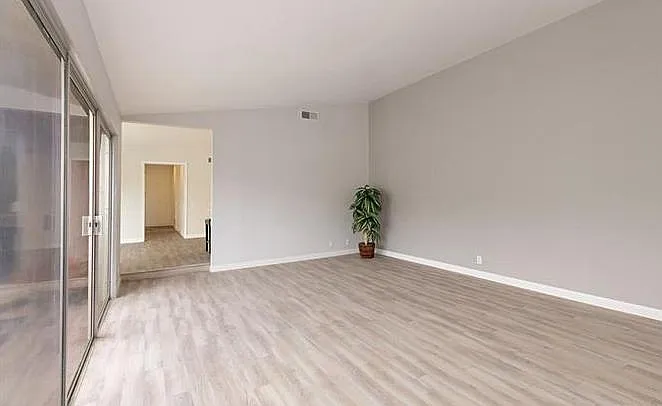 26482 Evergreen Rd — Photo 3