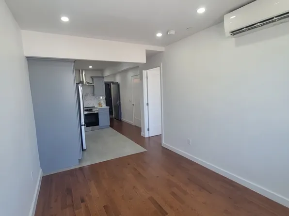 2041 Strauss Street image 36 of 40